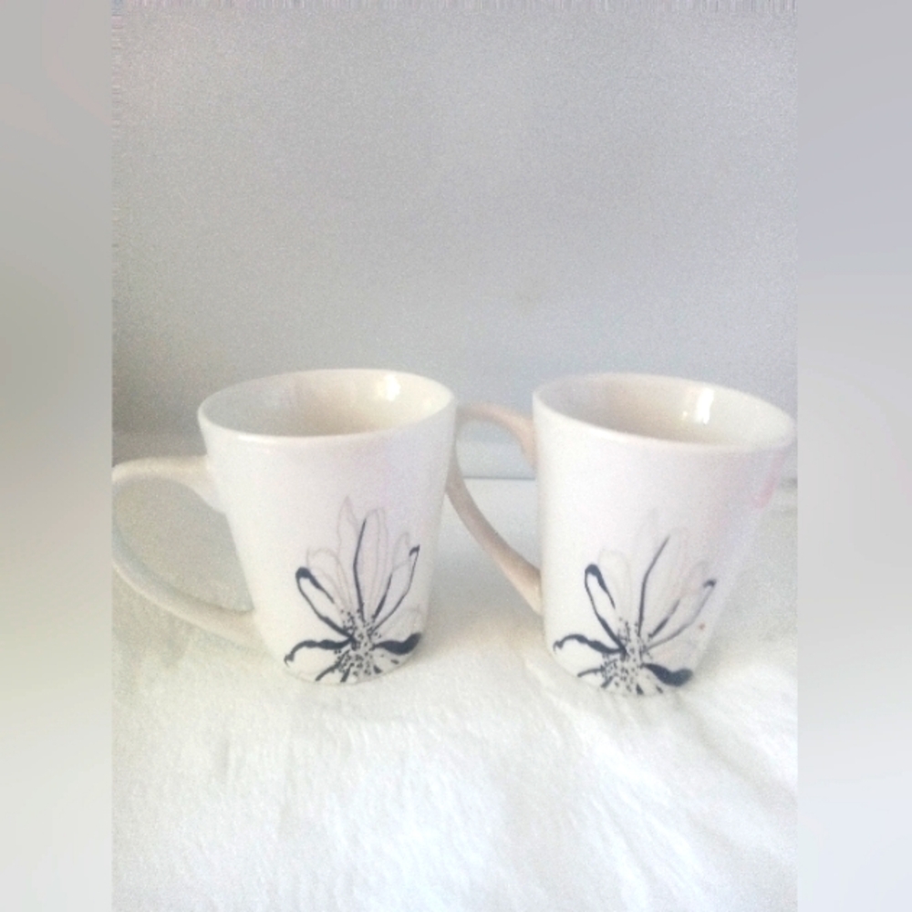 Graydon Hall Vintage Floral Mugs White/Black